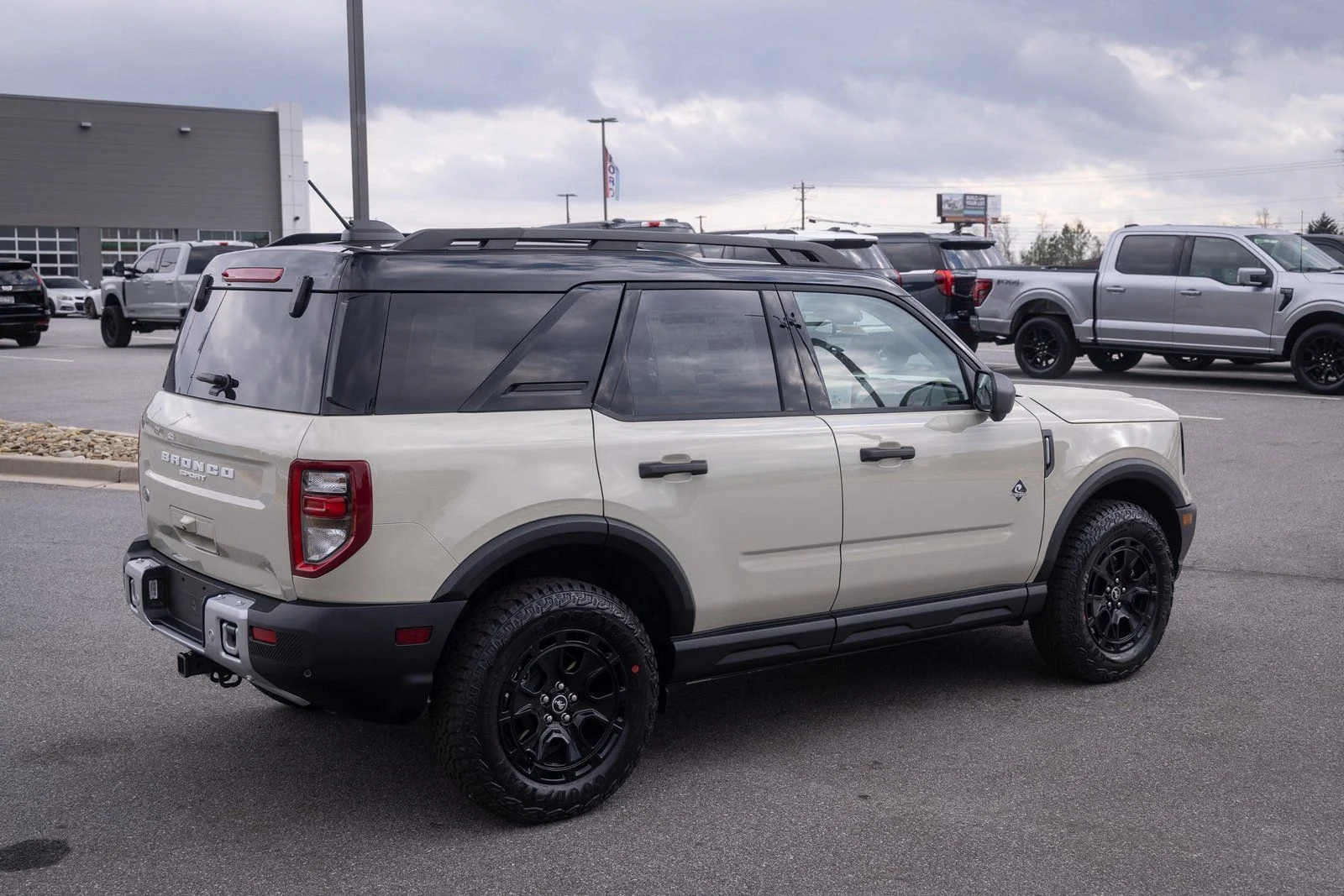 New 2025 Desert Sand Ford Outer Banks® image 10