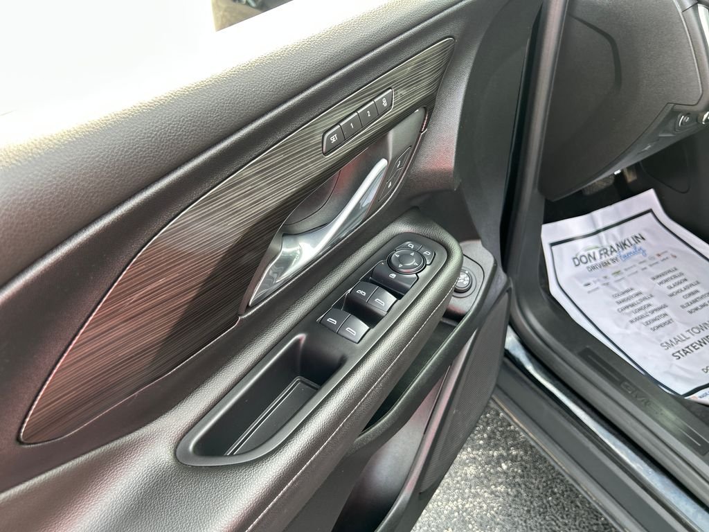 2024 GMC Terrain SLT - Photo 11