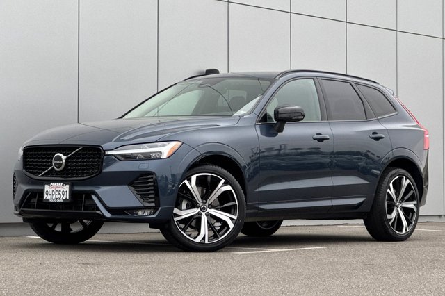 2023 Volvo XC60 B5 Ultimate Dark Theme