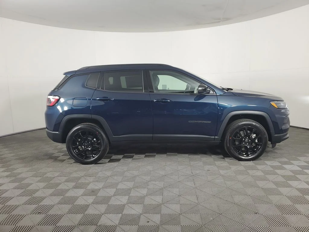 New 2026 Fathom Blue Pearl-Coat Exterior Paint Jeep Latitude image 3