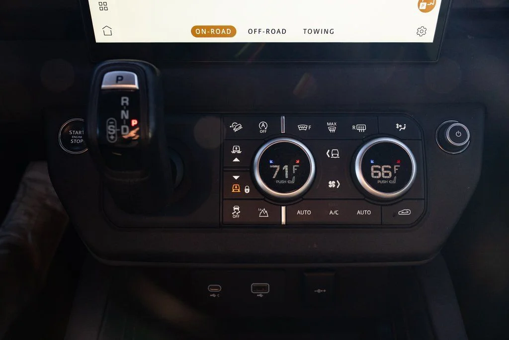 Used 2023  Land Rover X-Dynamic SE image 15
