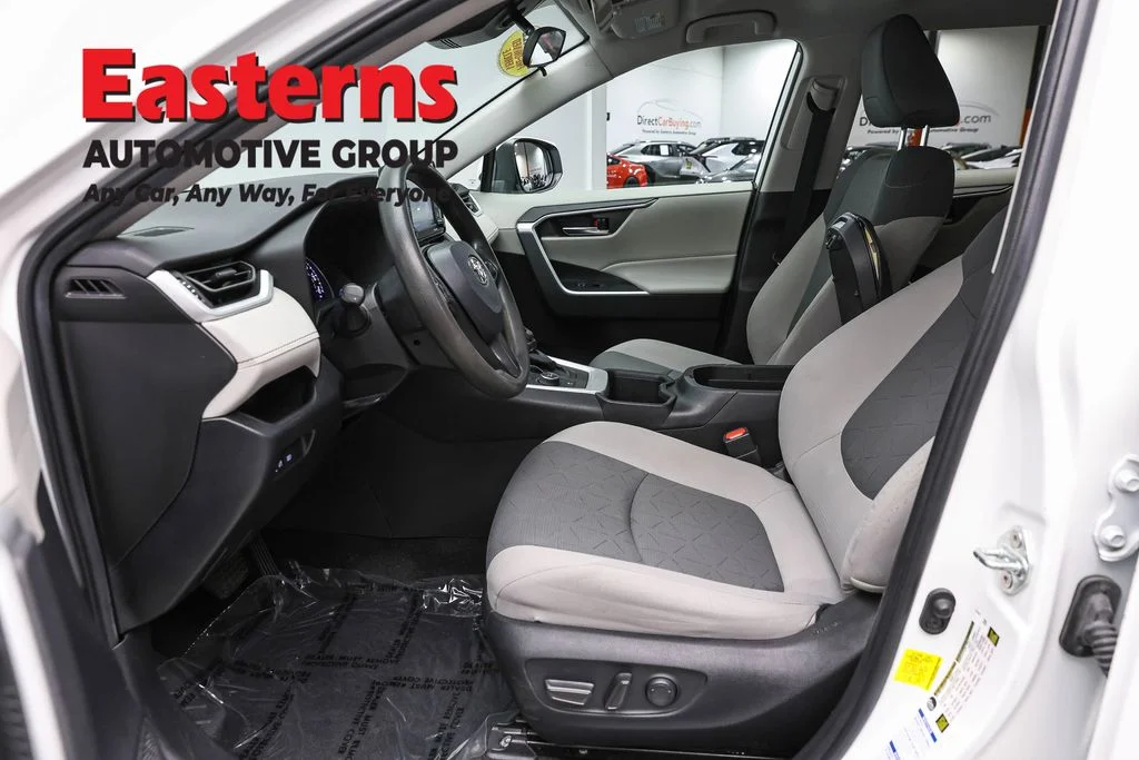 Used 2022 White Toyota XLE image 14