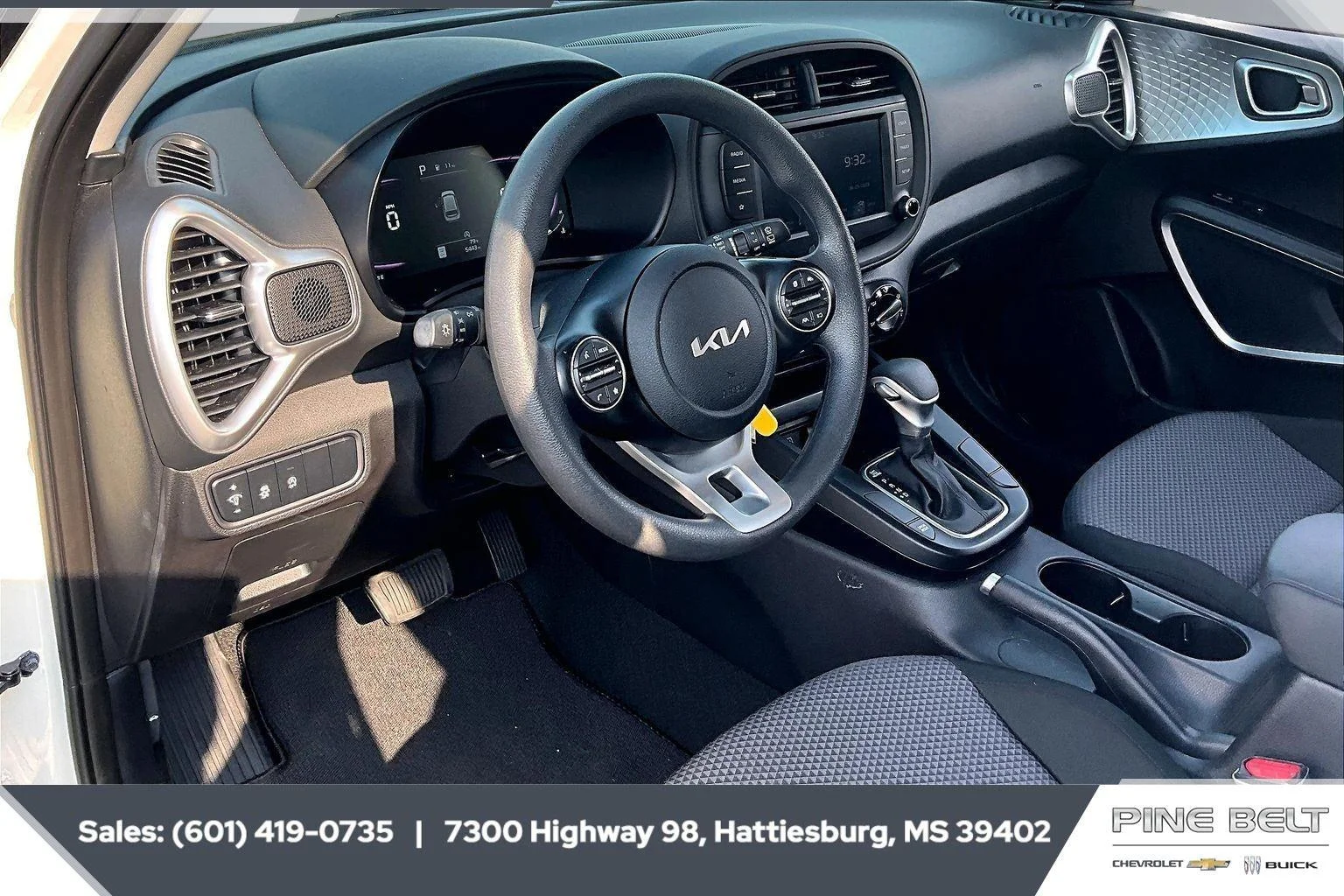 Used 2024 Snow White Pearl Kia LX image 12