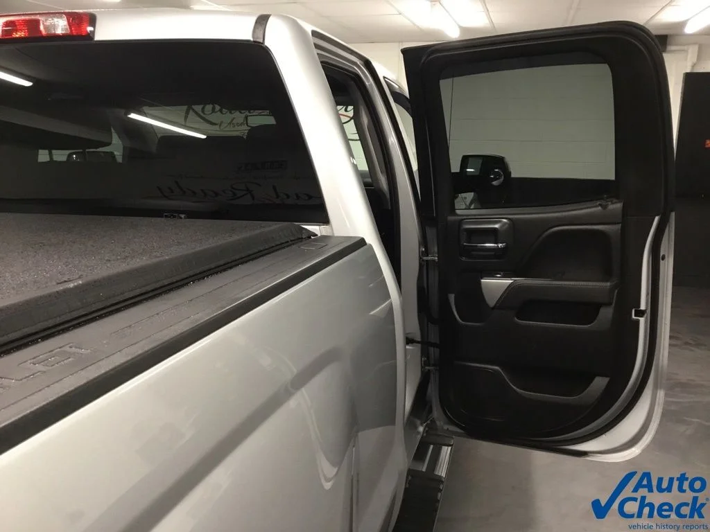 Used 2018 Silver Chevrolet LT image 39