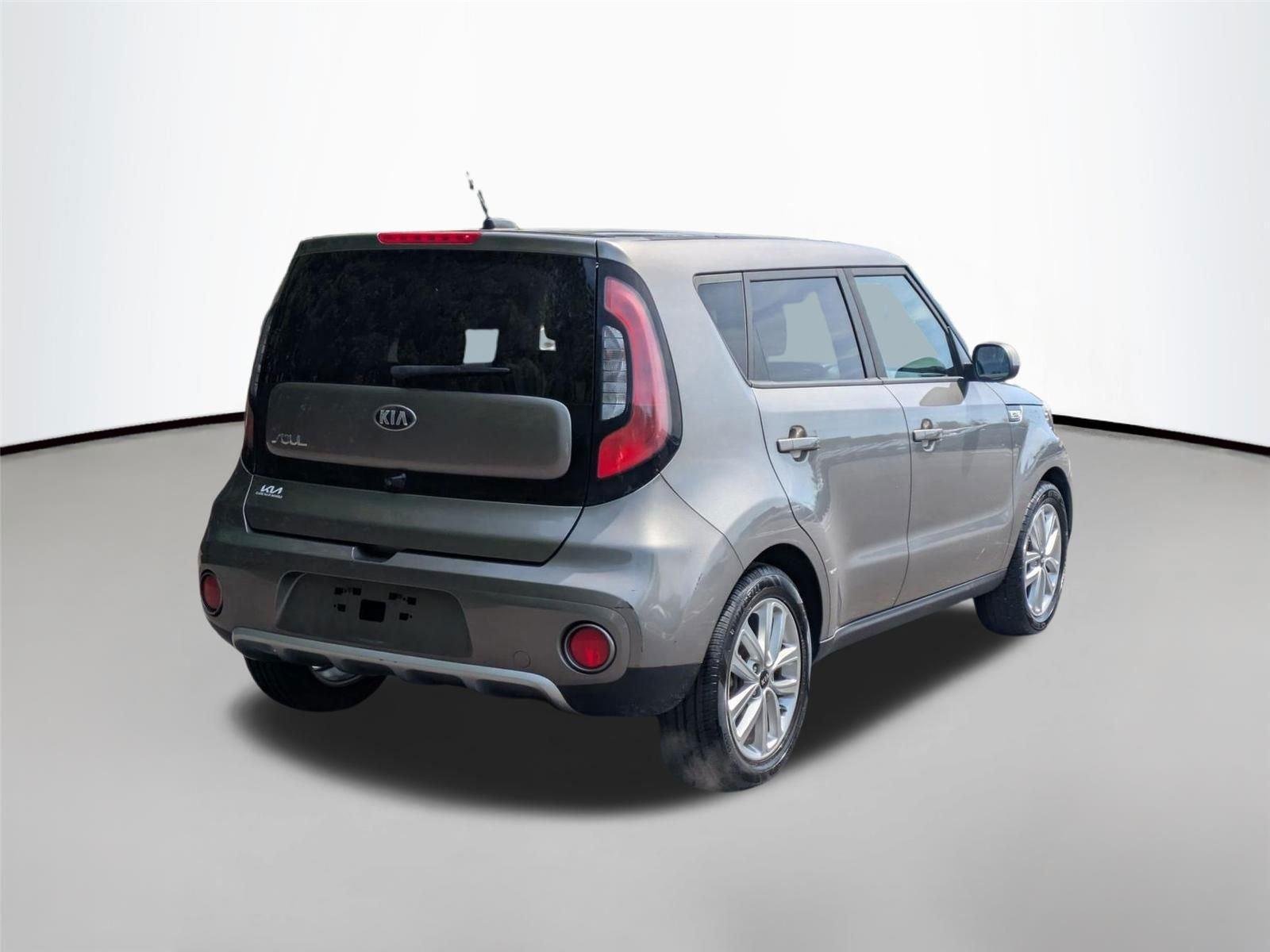Used 2018 Titanium Gray Kia + image 5