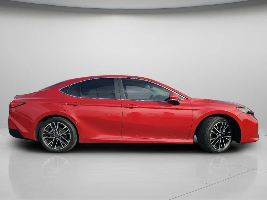 2025 Toyota Camry XLE - Photo 11