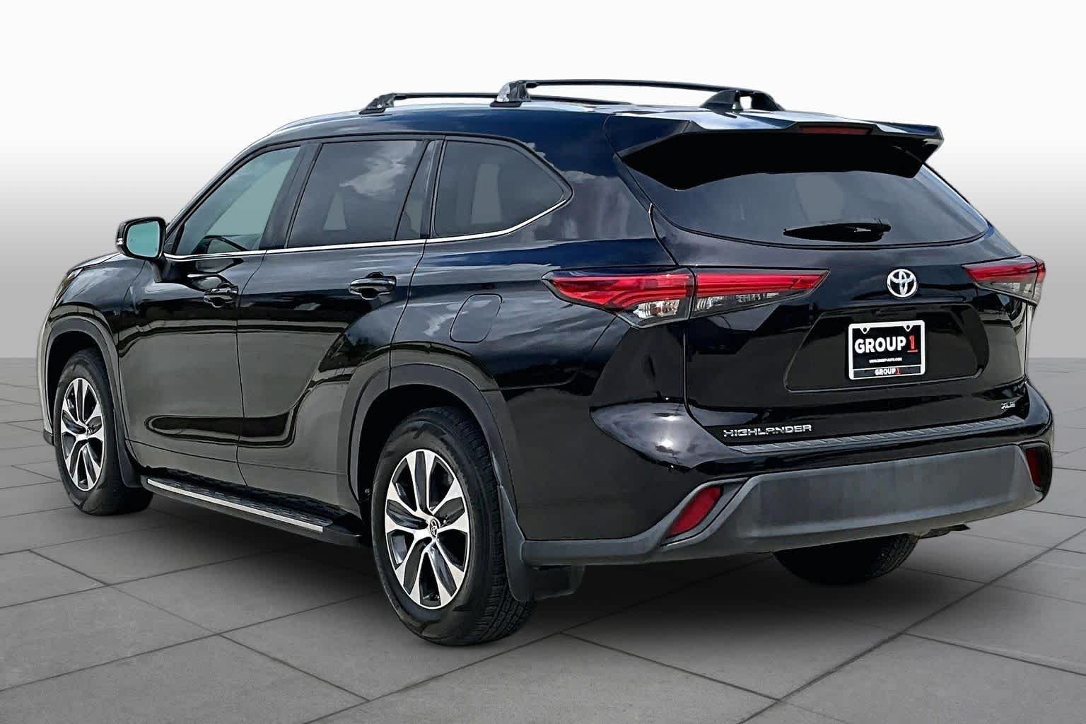 Used 2022 Opulent Amber Toyota XLE image 10