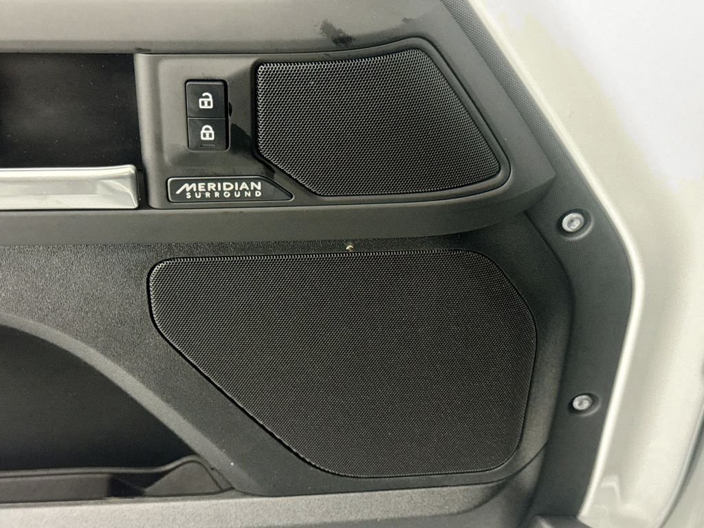 New 2026 Fuji White Land Rover X-Dynamic SE image 17