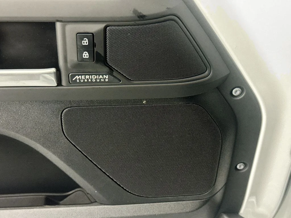 New 2026 Fuji White Land Rover X-Dynamic SE image 17