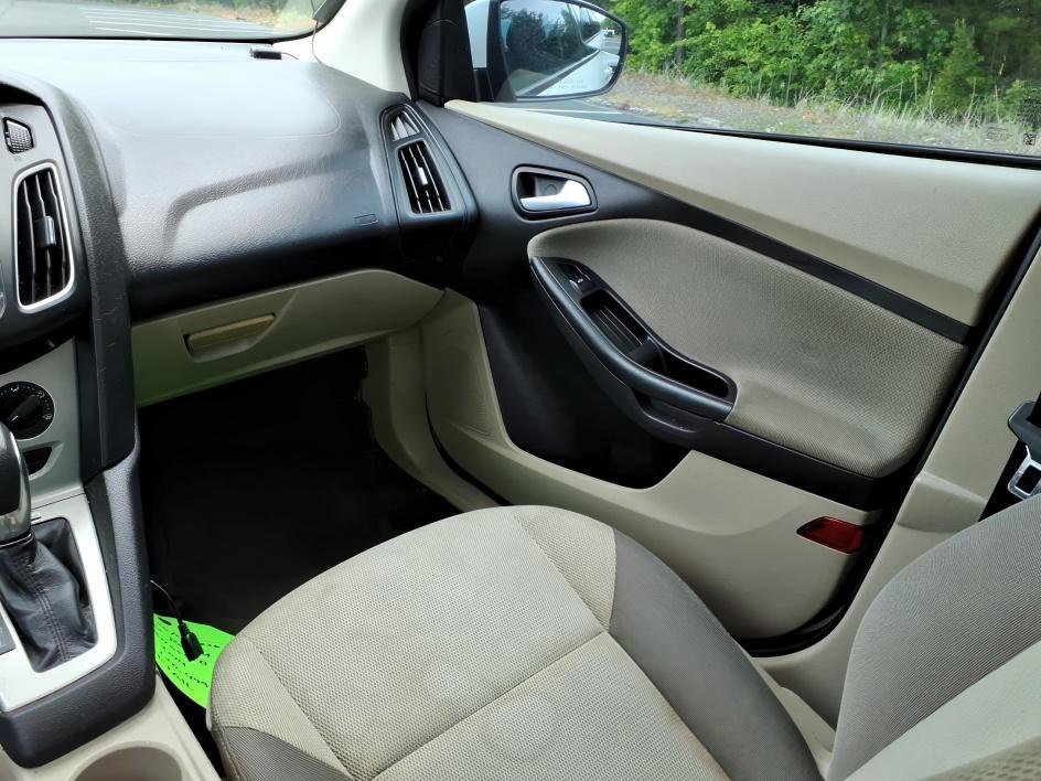 Used 2014 Oxford White Ford SE image 15