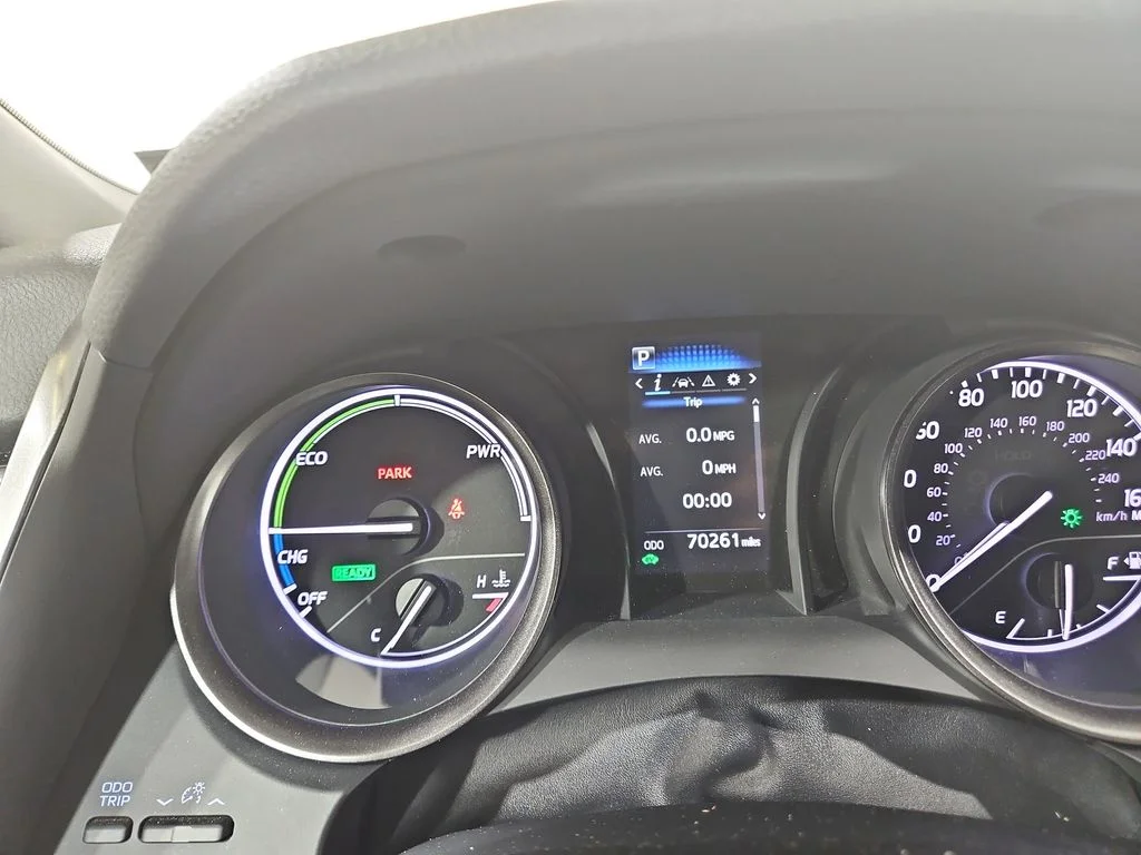 2022 Toyota Camry SE - Photo 16