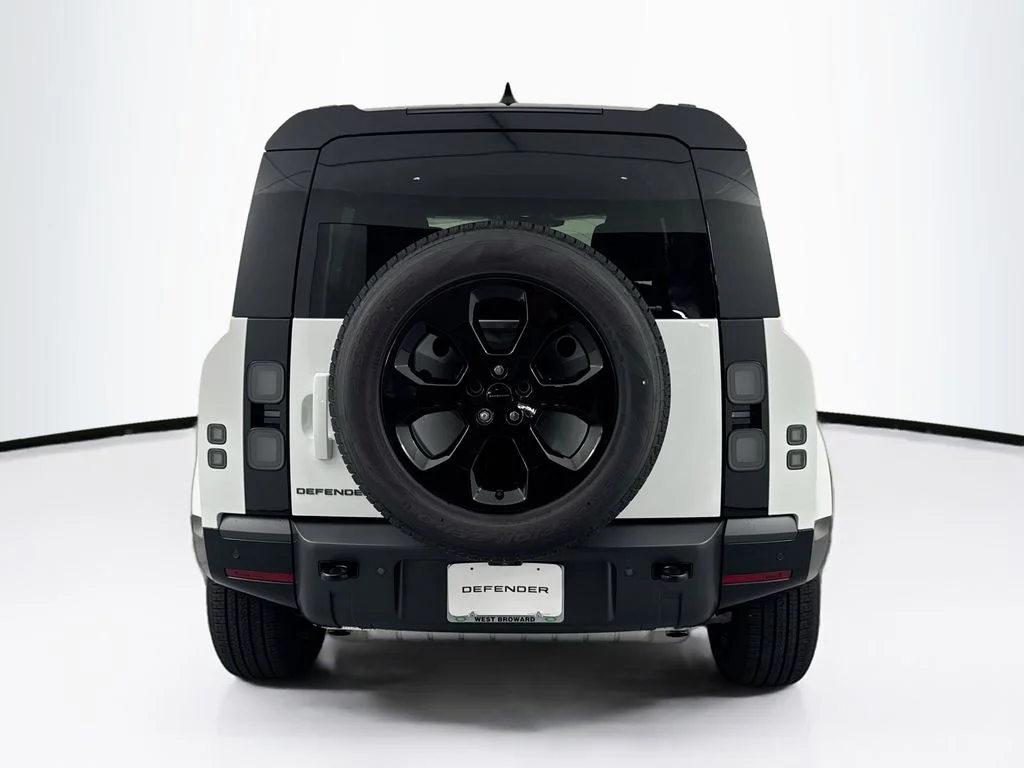 New 2026 Fuji White Land Rover X-Dynamic SE image 6