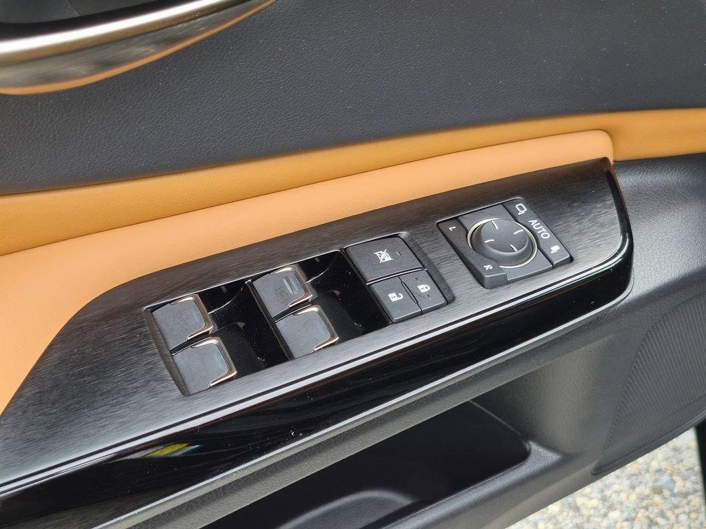 Used 2024 Black Lexus 350 image 12
