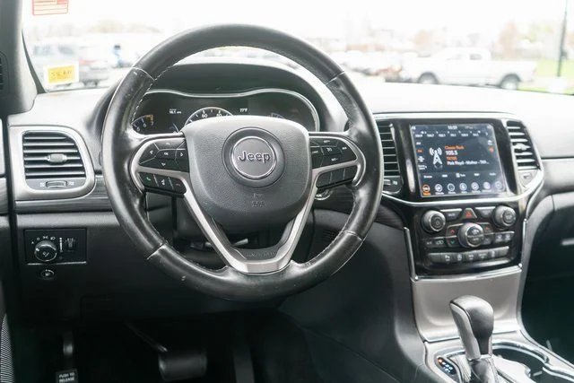 Used 2020 Black Jeep Laredo E image 14