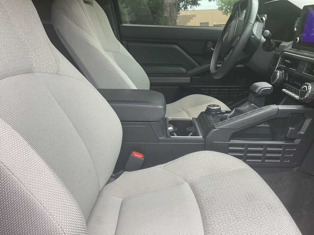Certified Used 2025  Toyota SR5 image 3