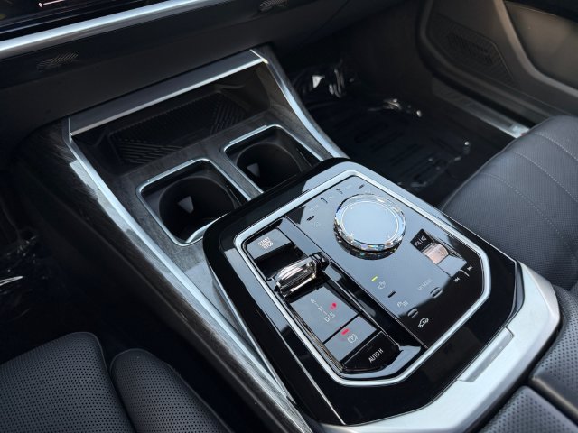 Used 2025 White BMW 740i image 24