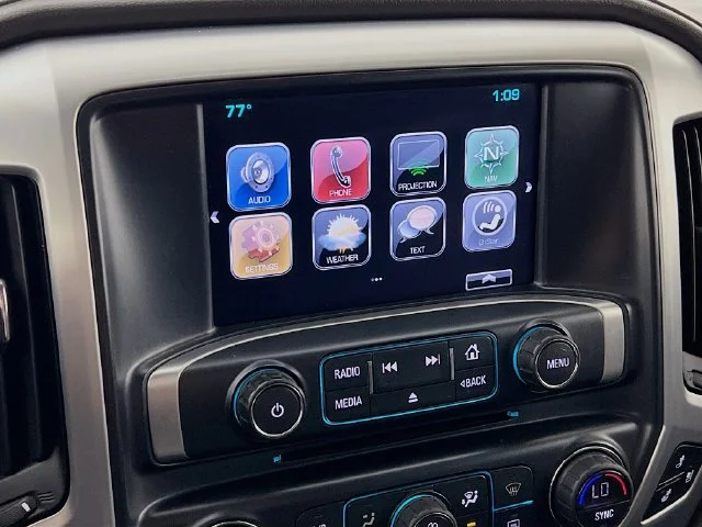 Used 2018 White GMC SLT image 16