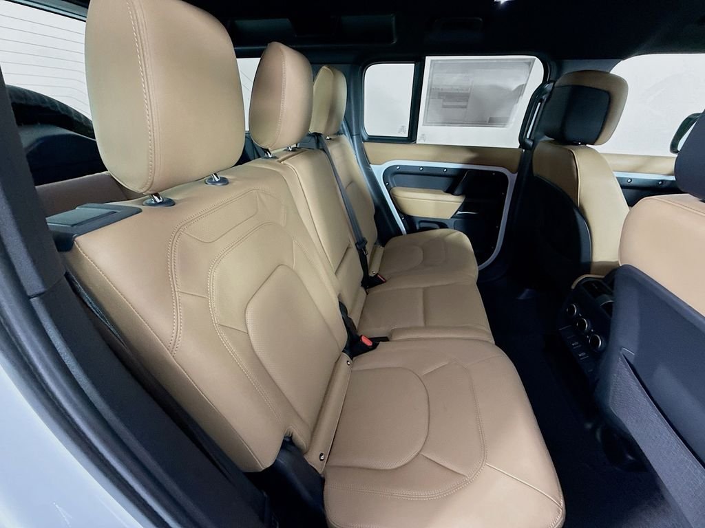 New 2026 Fuji White Land Rover X-Dynamic SE image 27