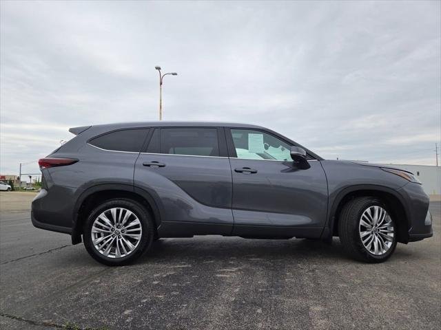 Certified Used 2025 MAGNETIC GRAY MET. Toyota  image 23