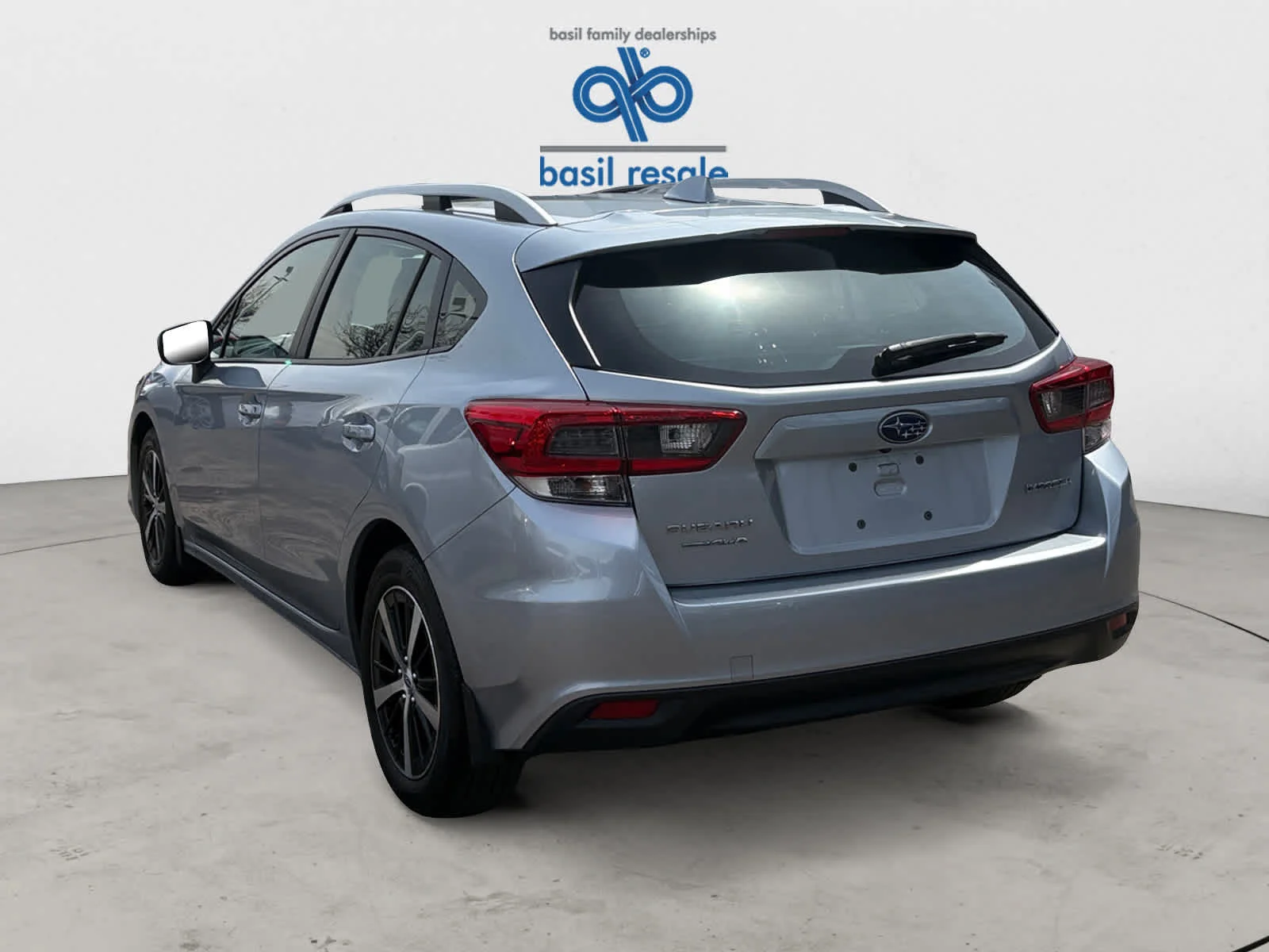 Used 2023 Ice Silver Metallic Subaru Premium image 3