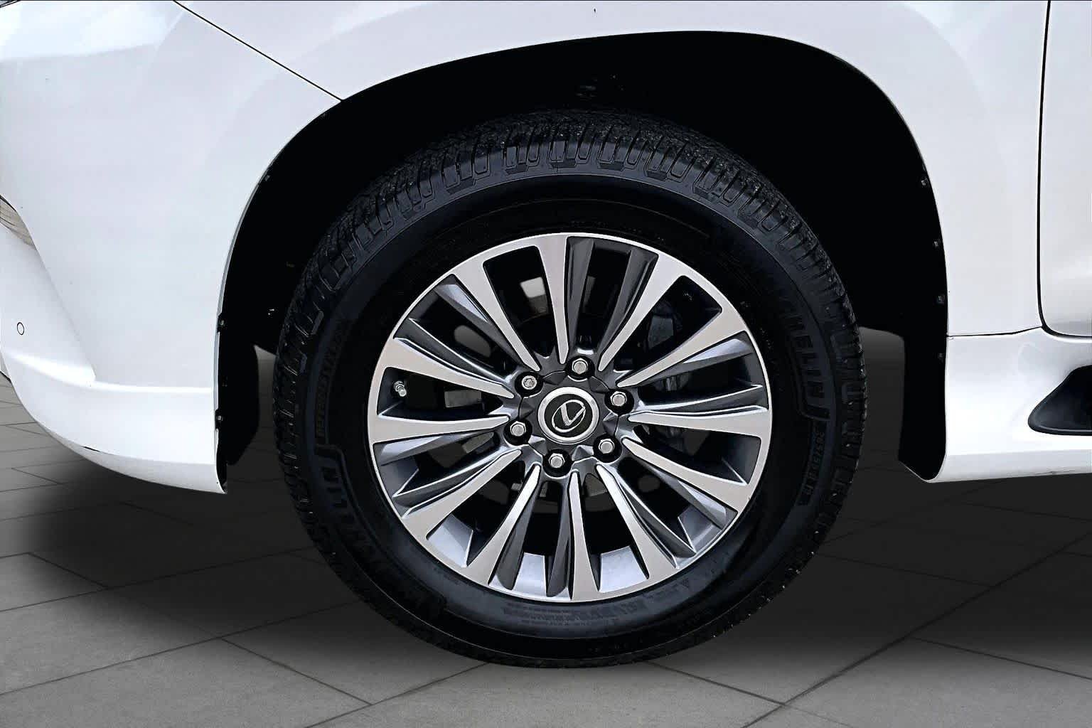 Used 2021 Starfire Pearl Lexus Luxury image 11