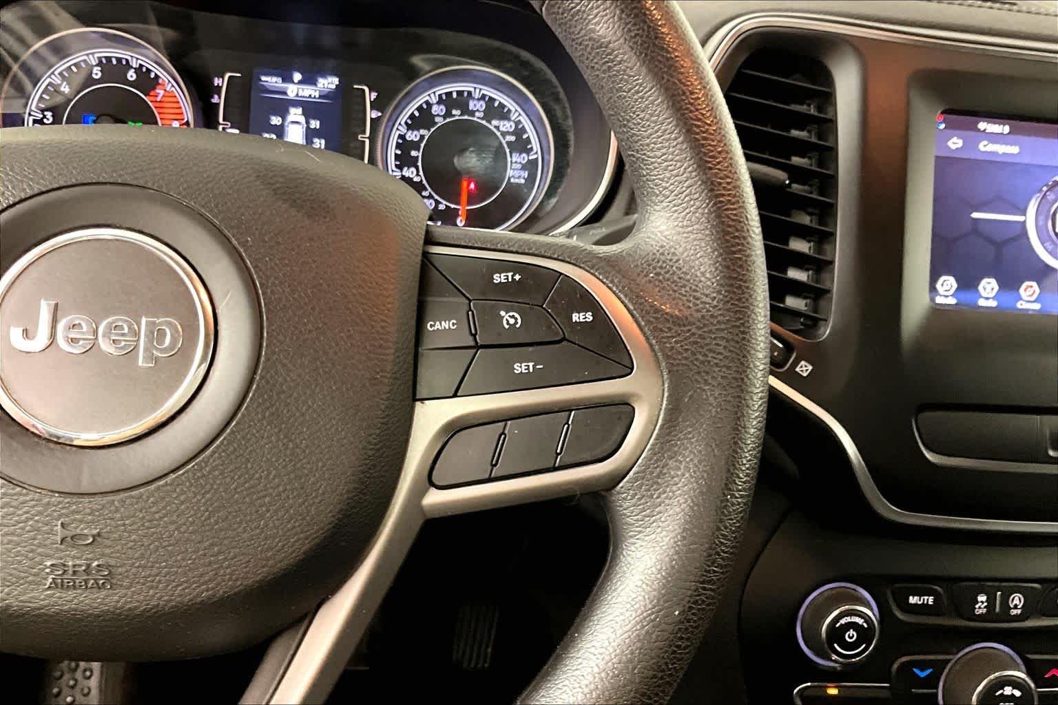 Used 2019 Velvet Red Pearlcoat Jeep Latitude image 24