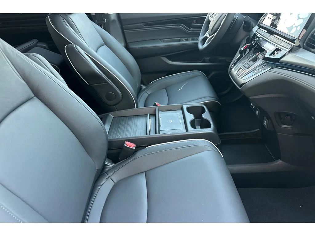 New 2026 Sonic Gray Pearl Honda Touring image 18
