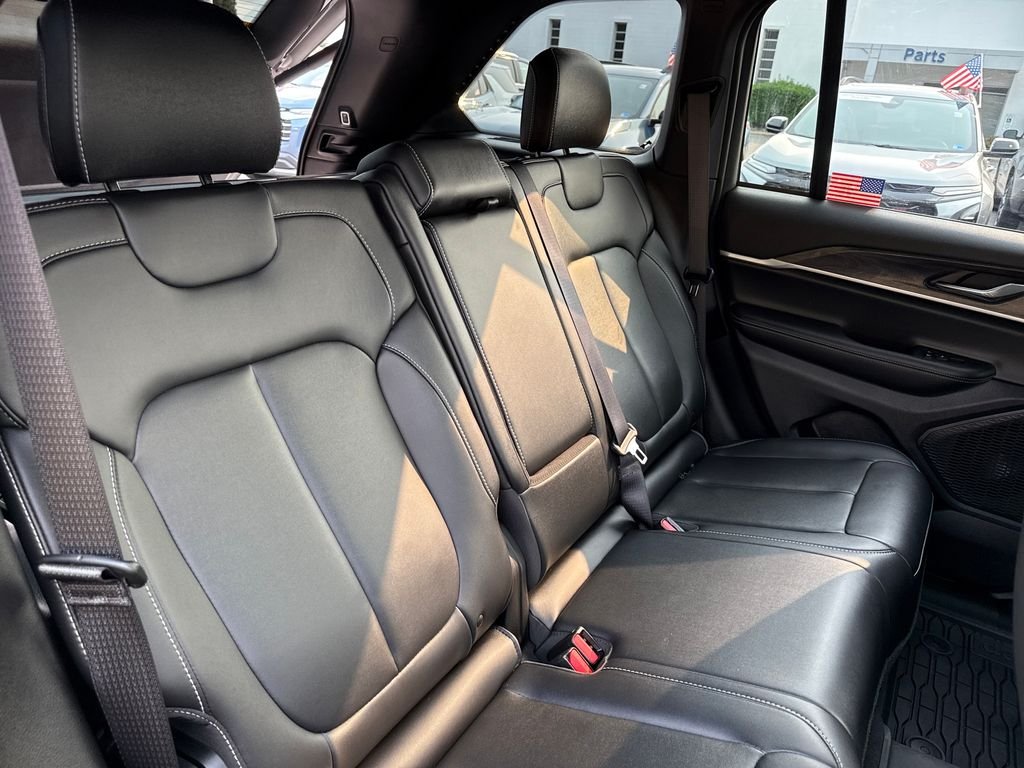 Used 2025 Gray Jeep Limited image 25