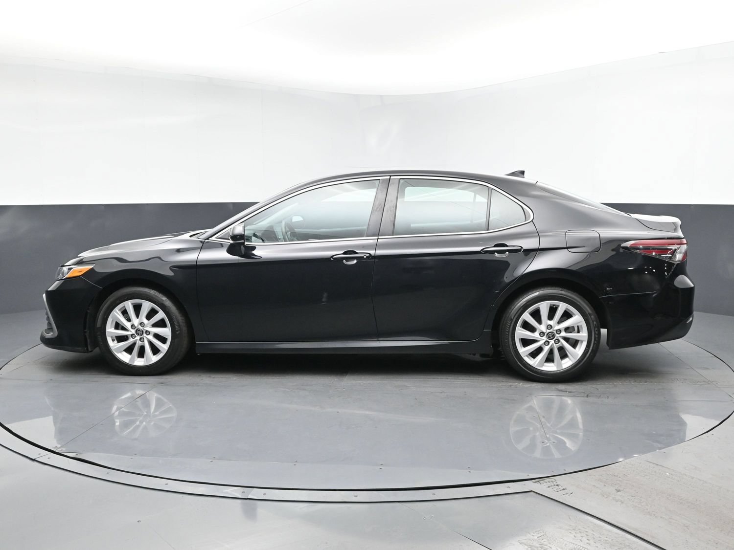 Used 2021 Midnight Black Metallic Toyota LE image 4