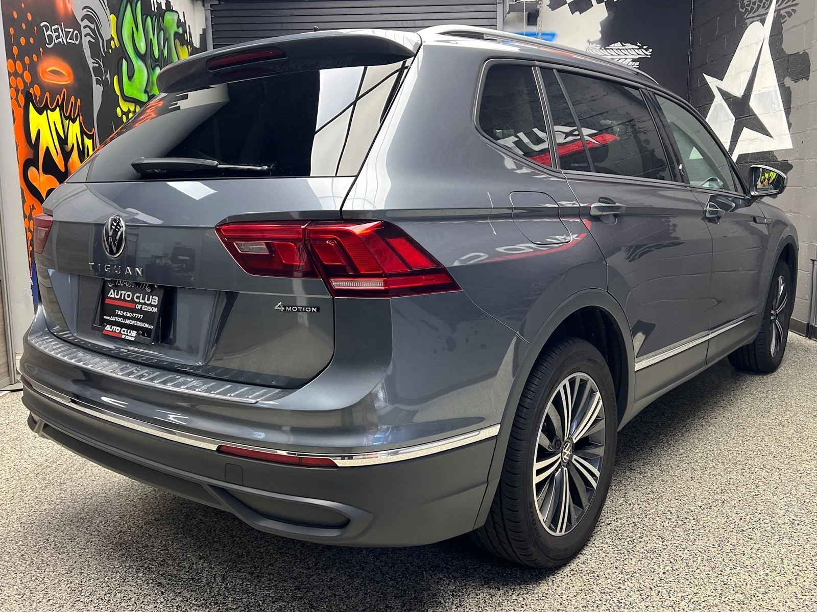 Used 2024 Platinum Gray Metallic (2r2r) Volkswagen Wolfsburg Edition 4Motion image 6
