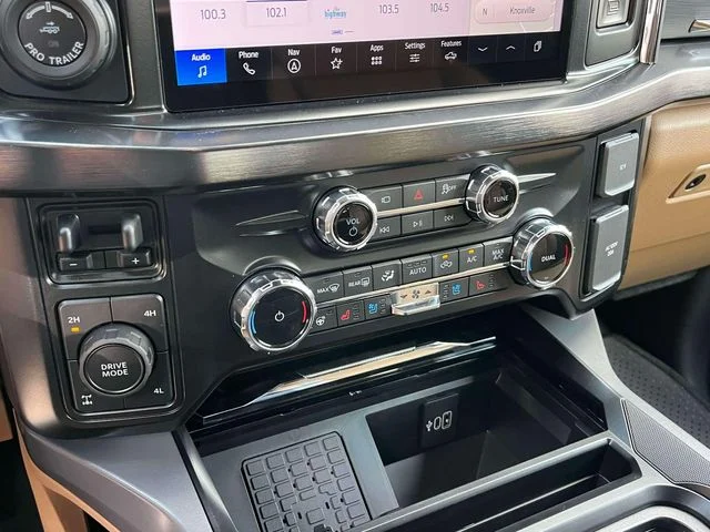 New 2027 Star White Metallic Tri-Coat Ford F-250® Lariat® image 26