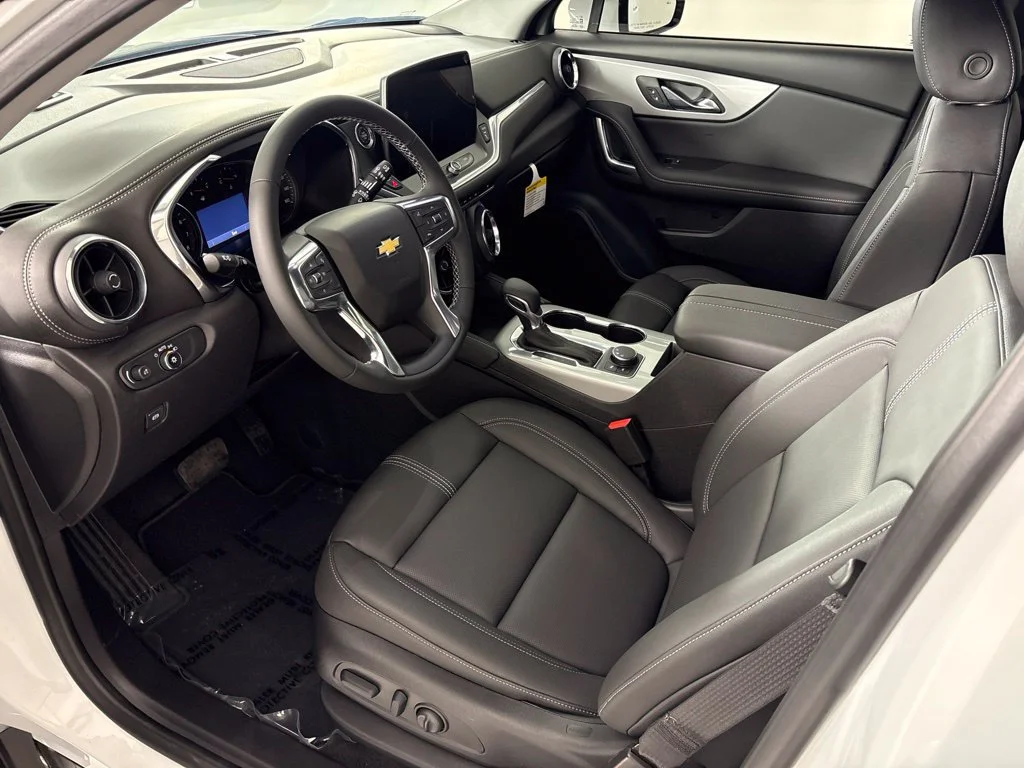 New 2026 Summit White Chevrolet 3LT image 32