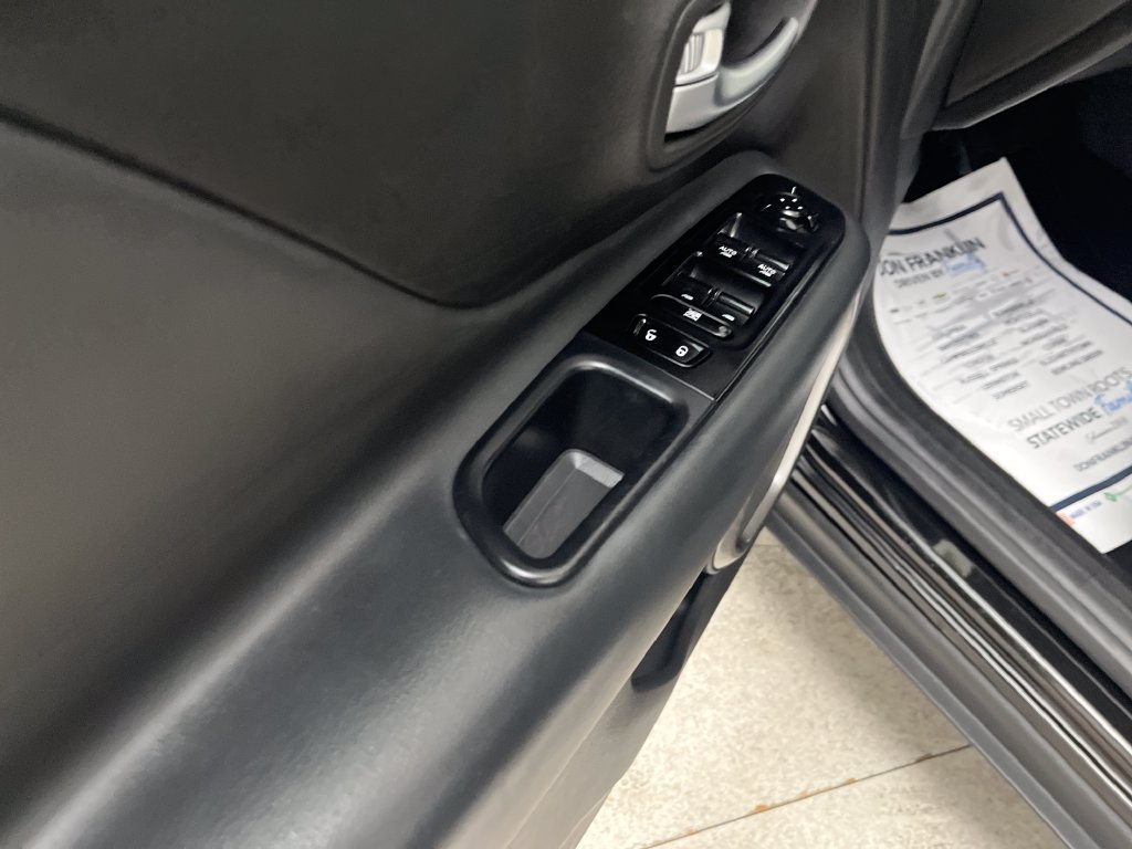 Used 2022 Black Jeep Latitude image 10