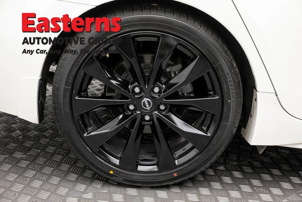 Used 2023 White Nissan SR image 33