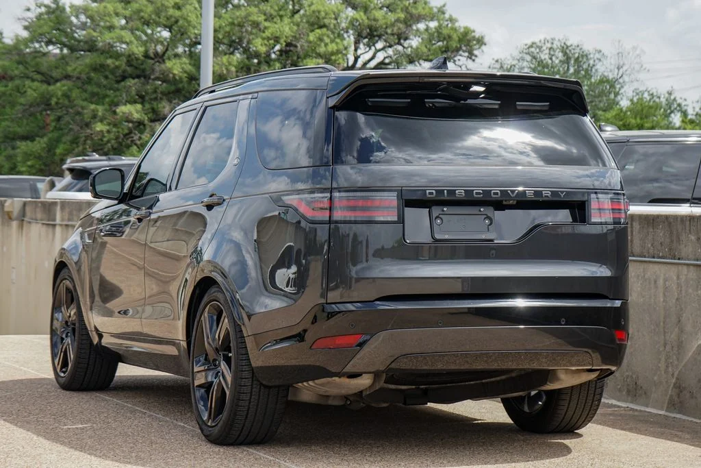 Used 2025 Black Land Rover Dynamic SE image 8
