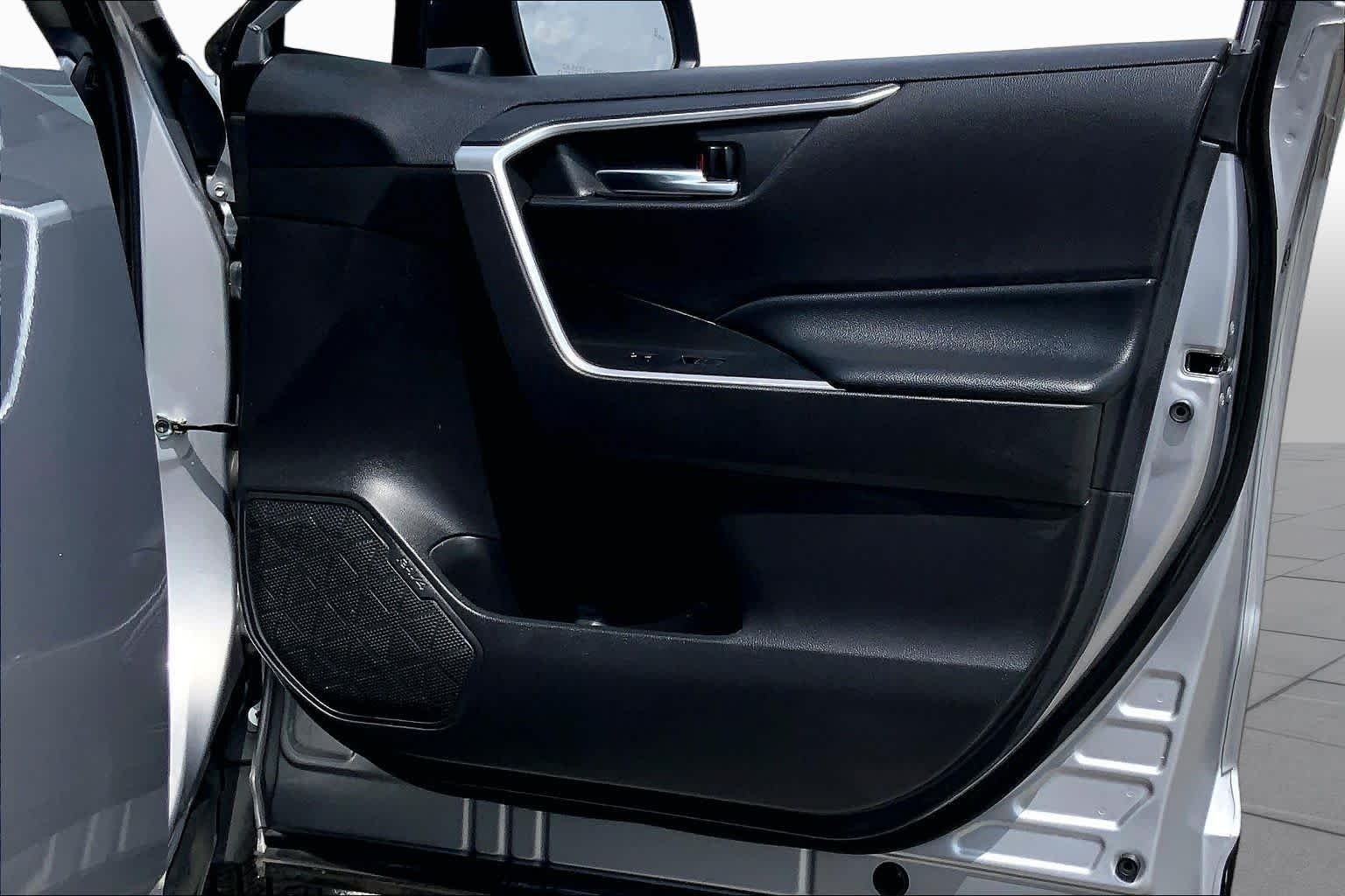 Used 2022 Silver Sky Metallic Toyota Hybrid XLE image 22