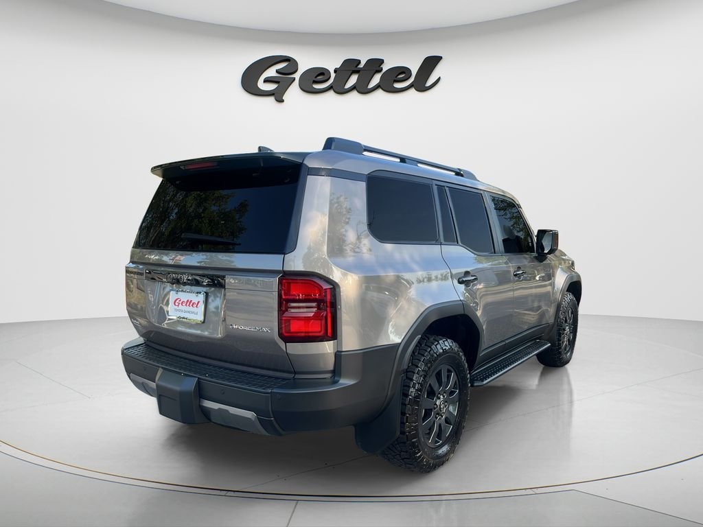 Used 2025  Toyota Base image 5