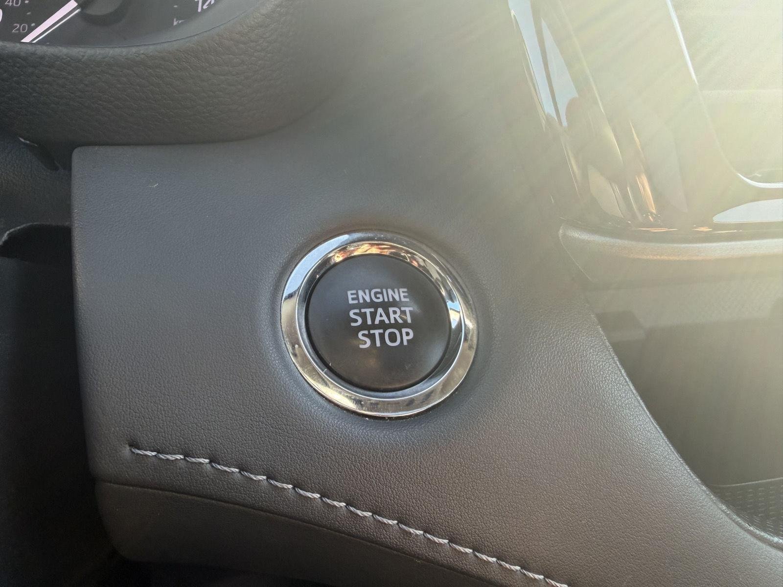 Used 2023 Wind Chill Pearl Toyota XLE image 28