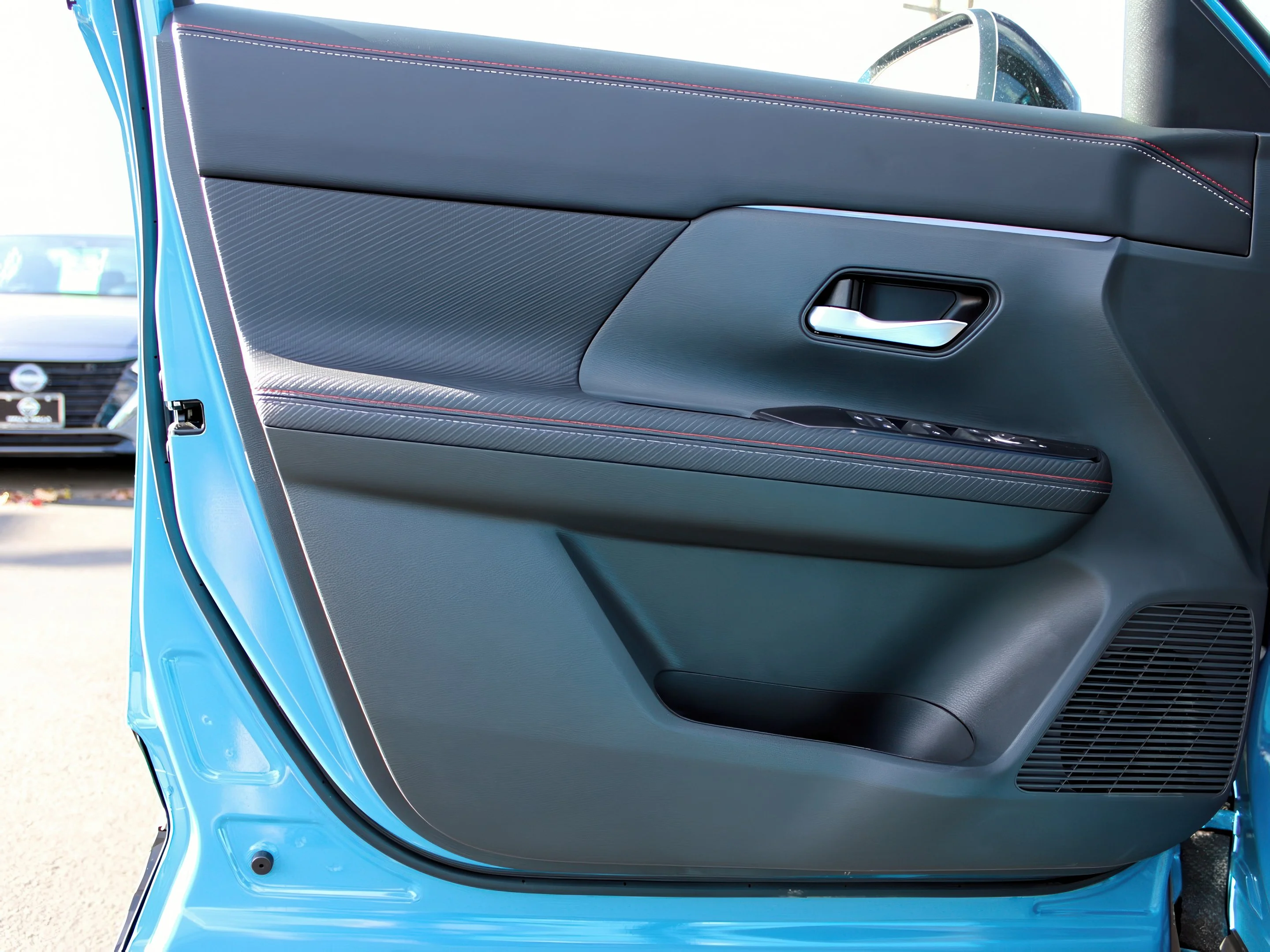 New 2026 Arctic Ice Blue Metallic / Super Black Two-tone Nissan SR image 10