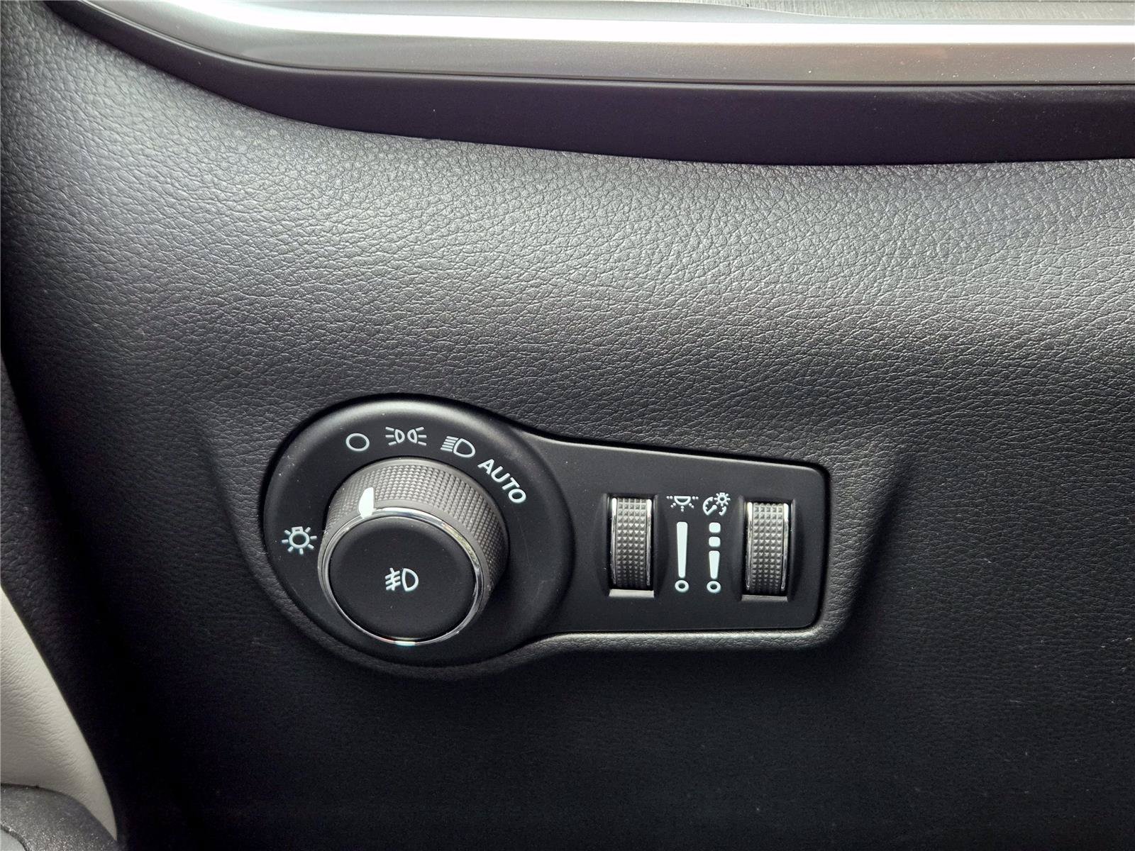 New 2026 Hydro Blue Pearlcoat Jeep Limited image 21