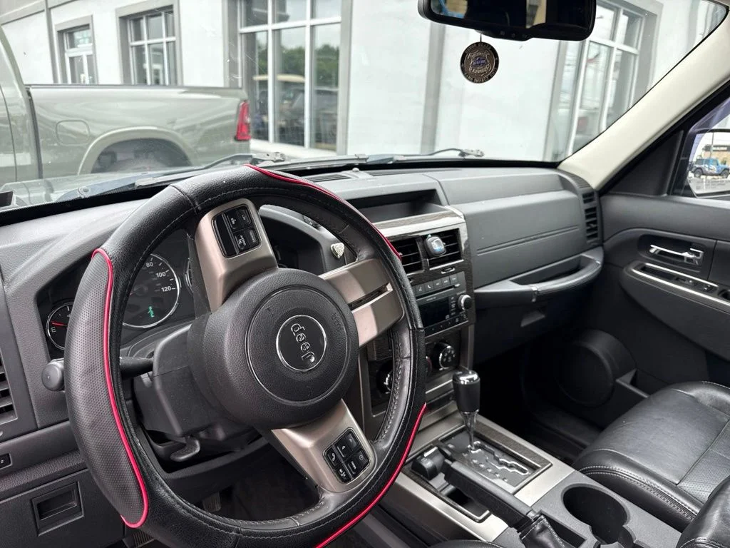 Used 2011 Green Jeep Limited image 16