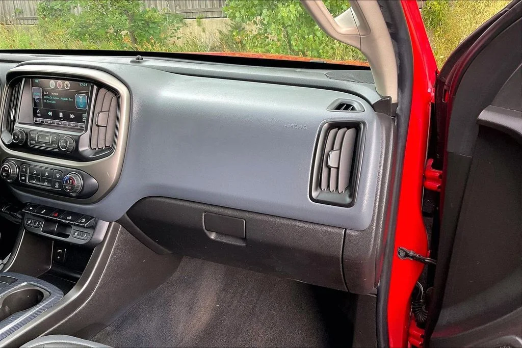 Used 2015 Red Chevrolet Z71 image 15