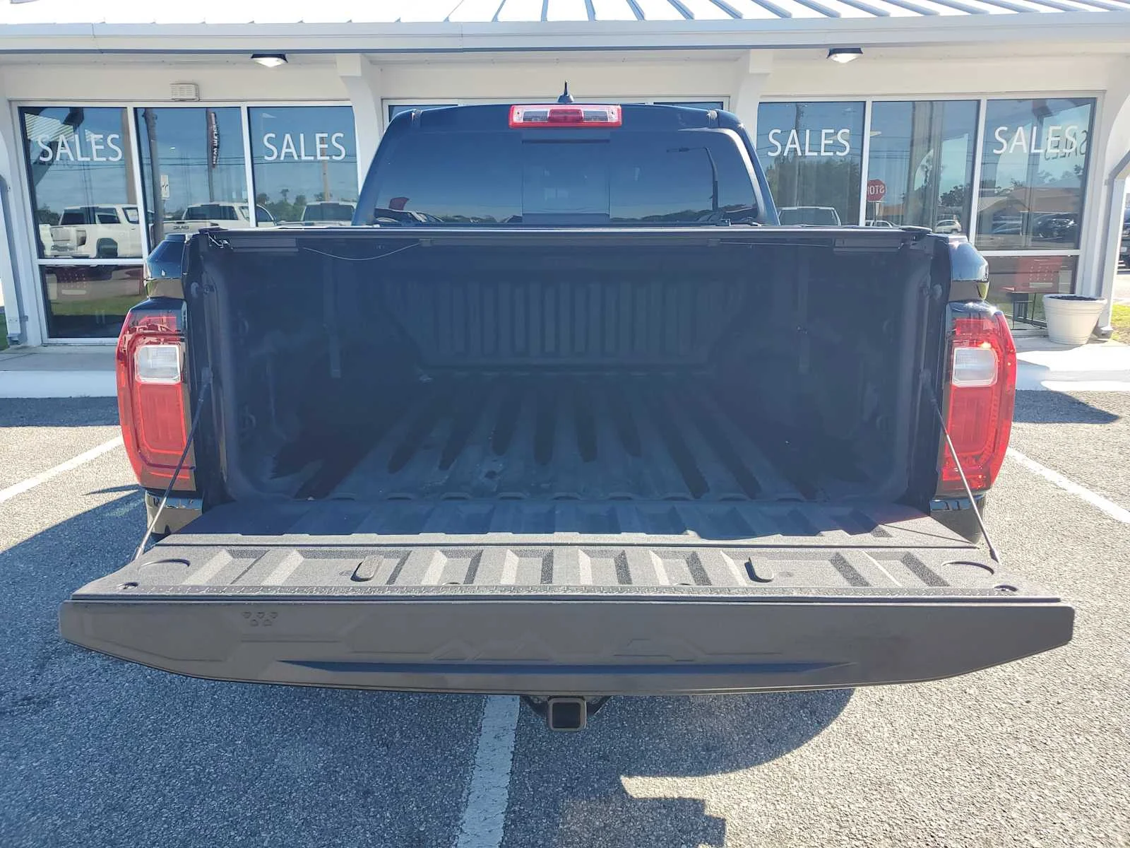 Used 2024 Onyx Black GMC Elevation image 6
