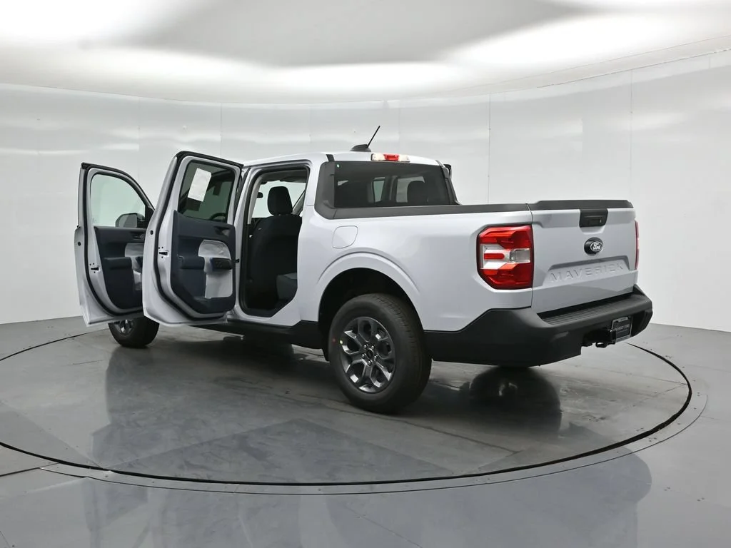 New 2026 Space White Metallic Ford XLT image 27