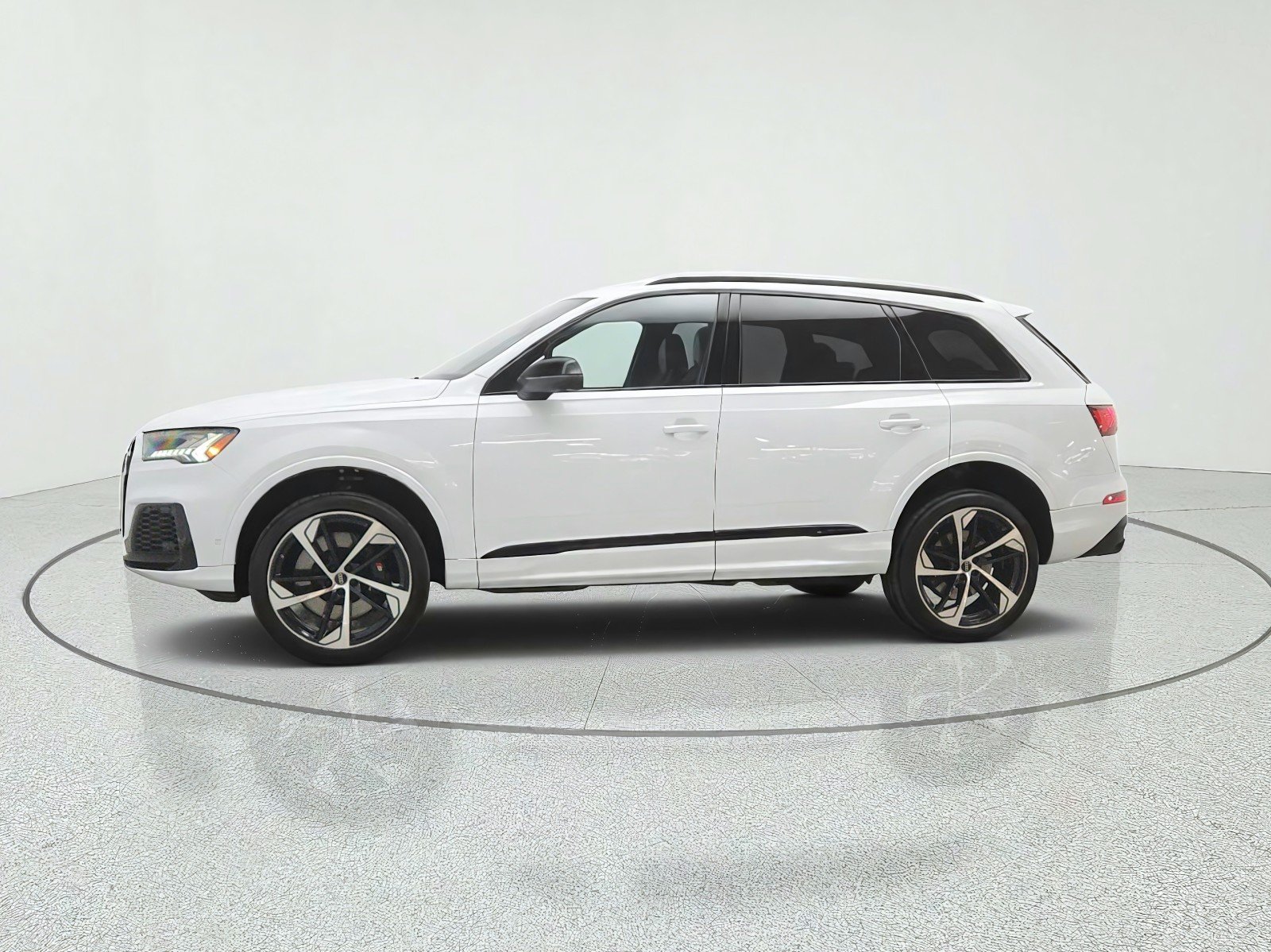 Used 2023 Glacier White Metallic Audi Premium Plus 4.0 TFSI quattro image 8
