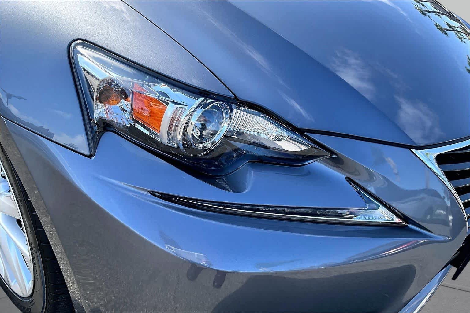Used 2014 Nebula Gray Pearl Lexus  image 25