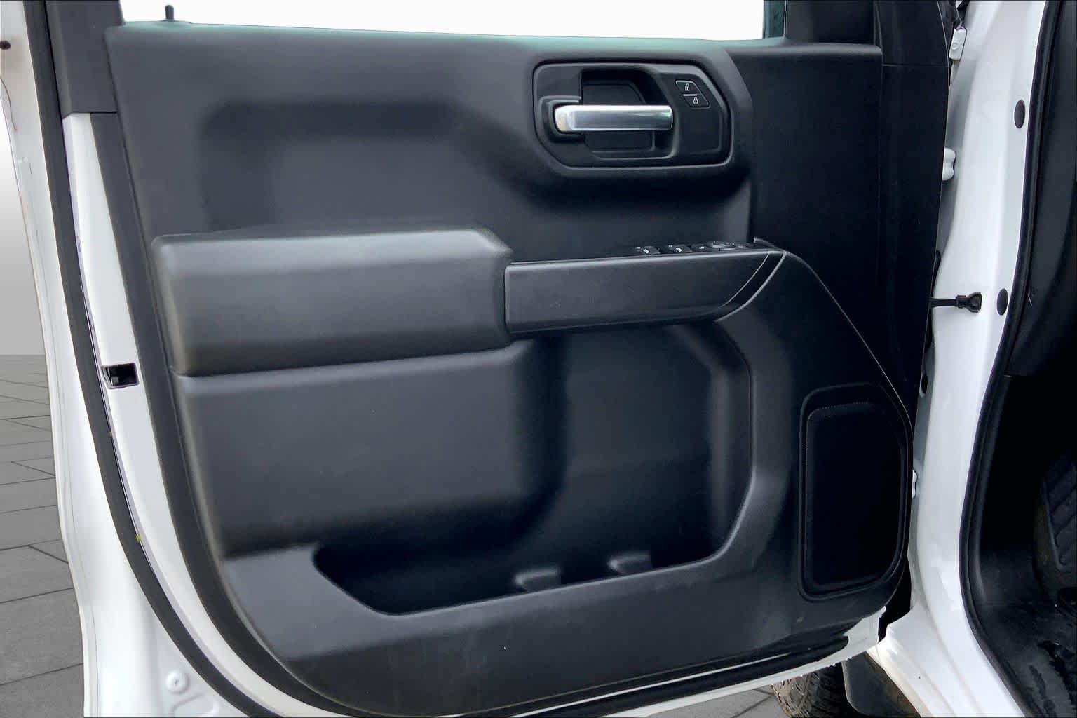 Used 2019 SUMMIT WHITE Chevrolet Custom Trail Boss image 18