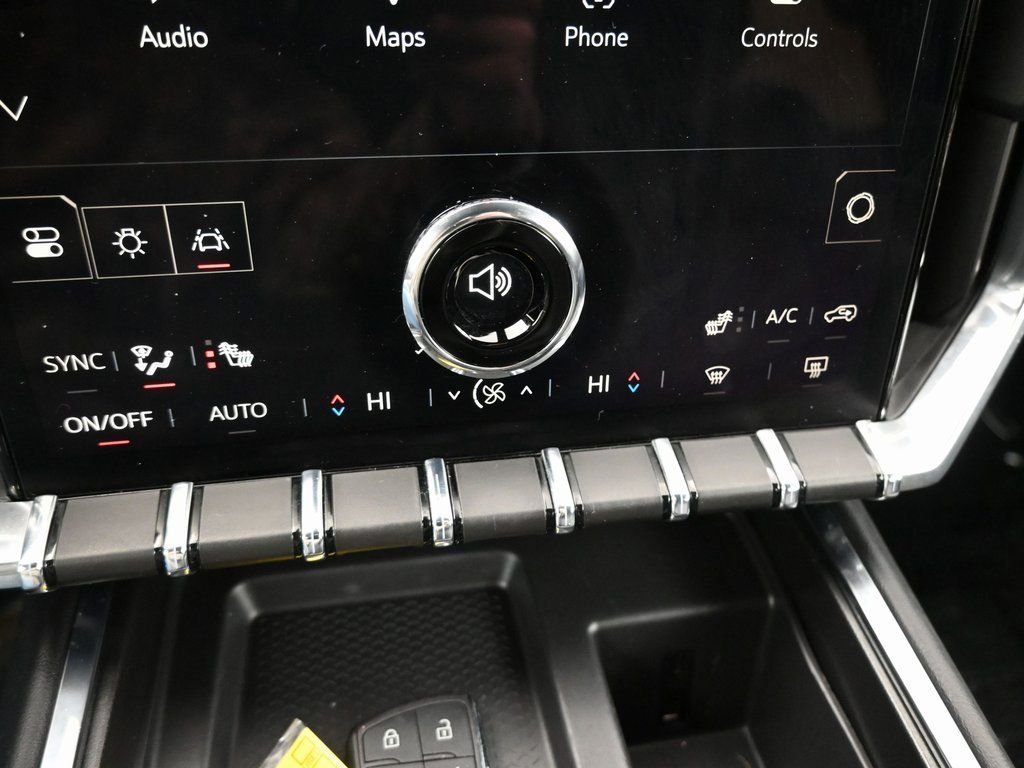 Used 2025 Summit White GMC Elevation image 13