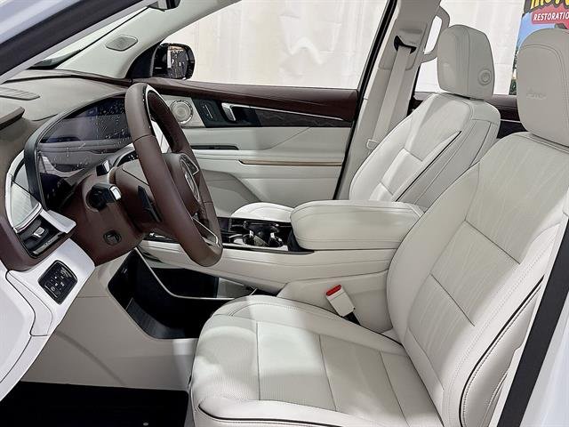 New 2026 Iridescent White Tricoat Buick Avenir image 20