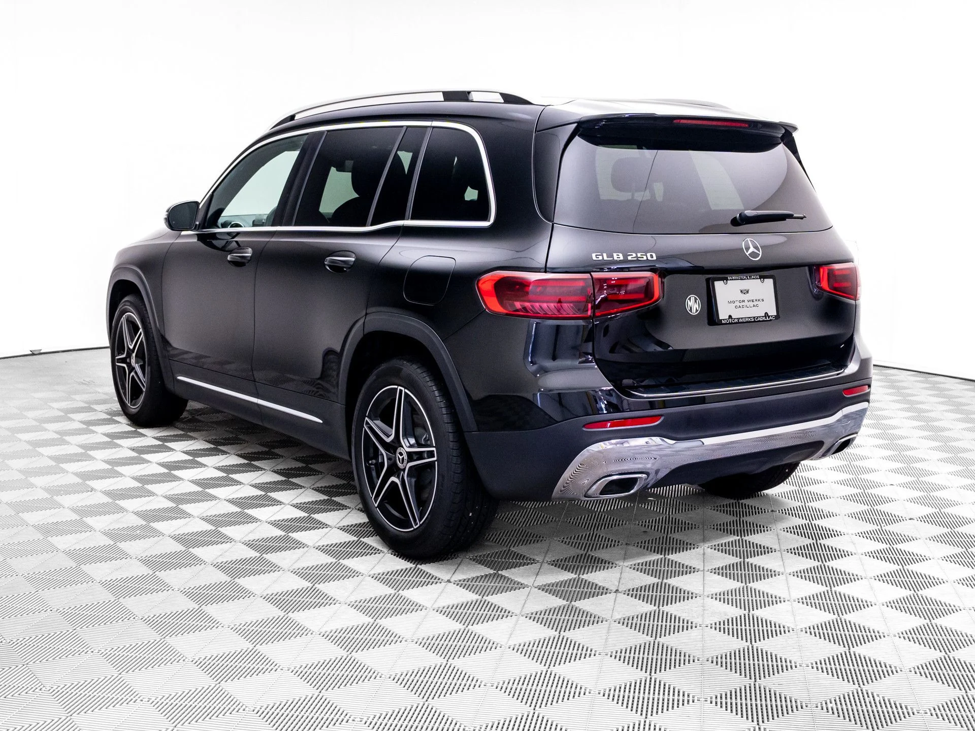 Used 2026 Black Mercedes-Benz GLB 250 image 3